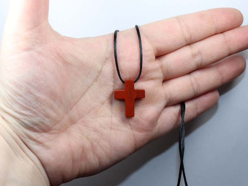 roter Jaspis mit Band