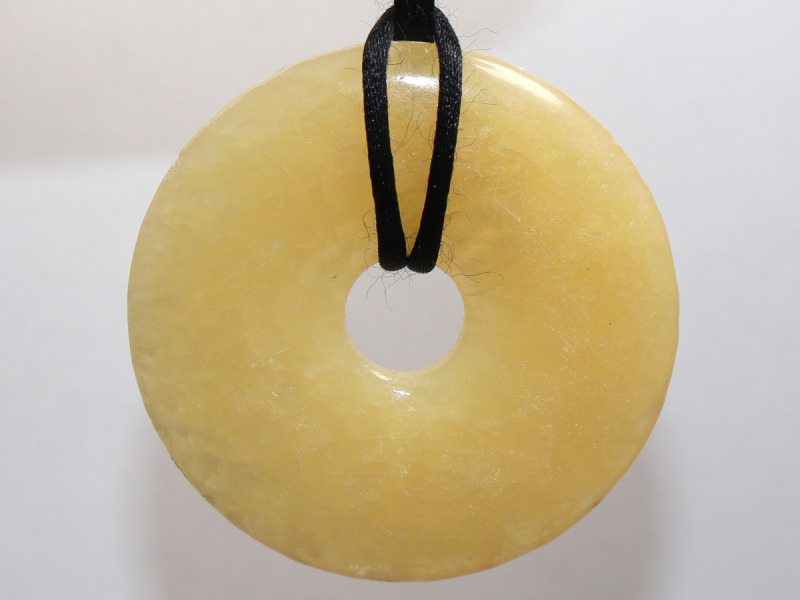 Orangencalcit mit Band