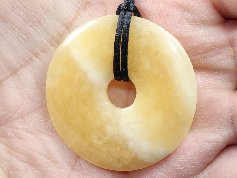 Orangencalcit mit Band