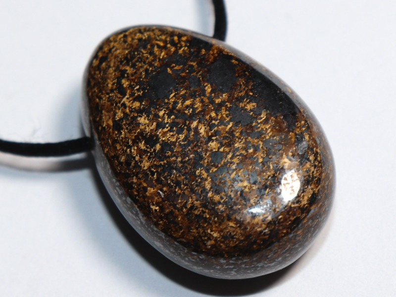 Bronzit mit Band oder Silber 925