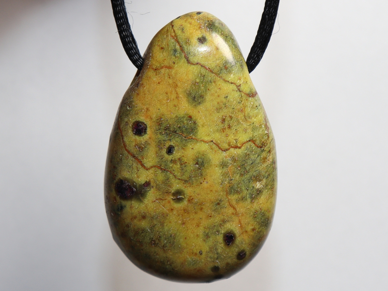 stichtite in serpentine with cord or silver 925