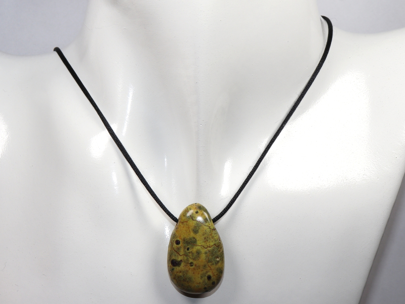 stichtite in serpentine with cord or silver 925