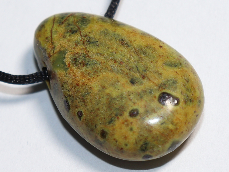 stichtite in serpentine with cord or silver 925