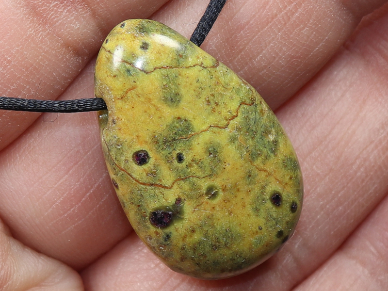 stichtite in serpentine with cord or silver 925