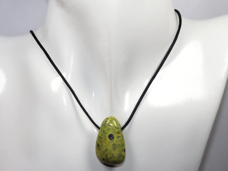 stichtite in serpentine with cord or silver 925