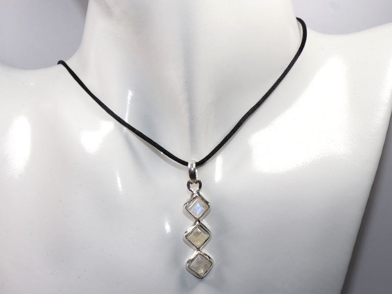 weißer Labradorit mit Band oder Silber 925