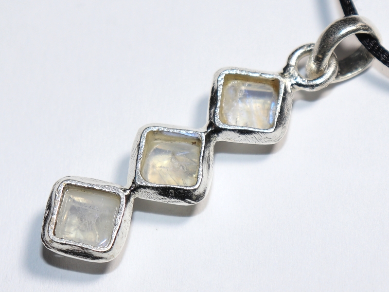 weißer Labradorit mit Band oder Silber 925