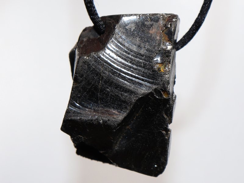 Edel-Shungit mit Band oder Silber 925